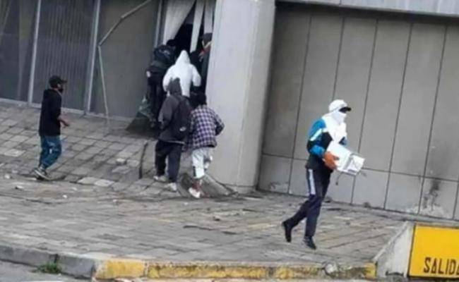 Por robar bienes de la Fiscalía en Quito, durante las protestas de junio, un hombre fue condenado