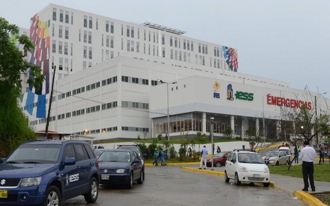 Vinculan a cuatro personas más al caso de peculado sobre fundas para cadáveres en el Hospital del IESS de Los Ceibos