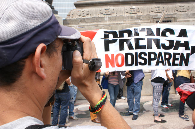 México: un centenar de presuntos narcos asalta a periodistas