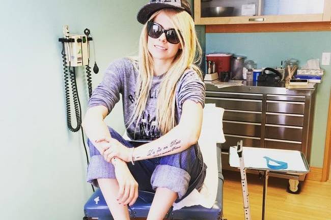 La supuesta muerte de Avril Lavigne y el uso de una doble