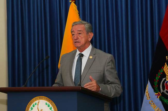 Ministro de Defensa advierte sobre infiltración de grupos ilegales desde Colombia