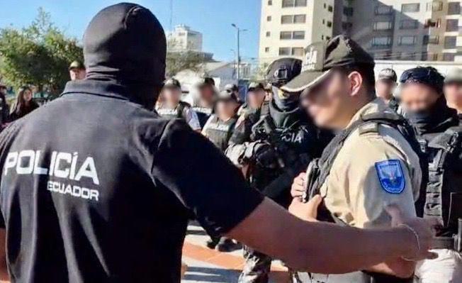 Quito: Fiscalía allana Unidad de Policía por presunta venta irregular de pases policiales