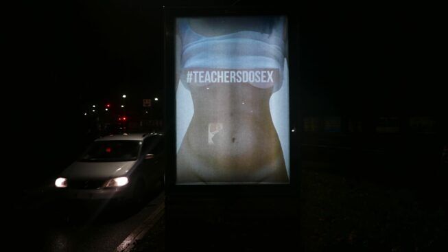 &quot;Los profesores tienen sexo&quot;, una campaña en apoyo a una maestra despedida