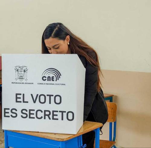 El voto es obligatorio para todos los ecuatorianos que tienen entre los 18 y 65 años.