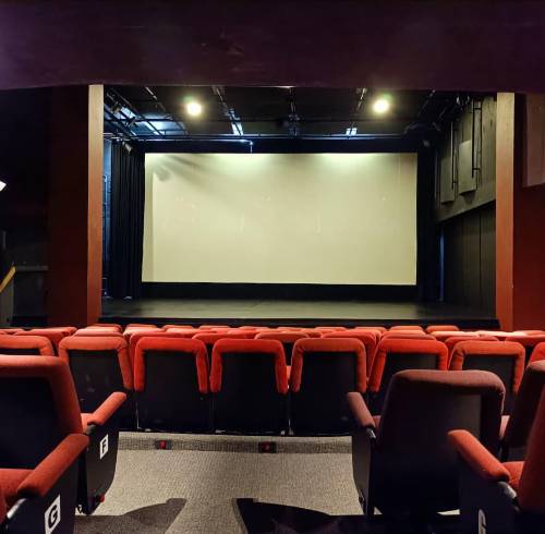 La sala que nació a contracorriente: 8ymedio cumple 25 años y celebra con Eurocine EC
