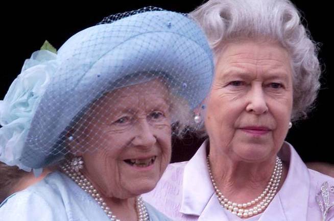 Polémica por burlas sobre la Reina Madre de Inglaterra