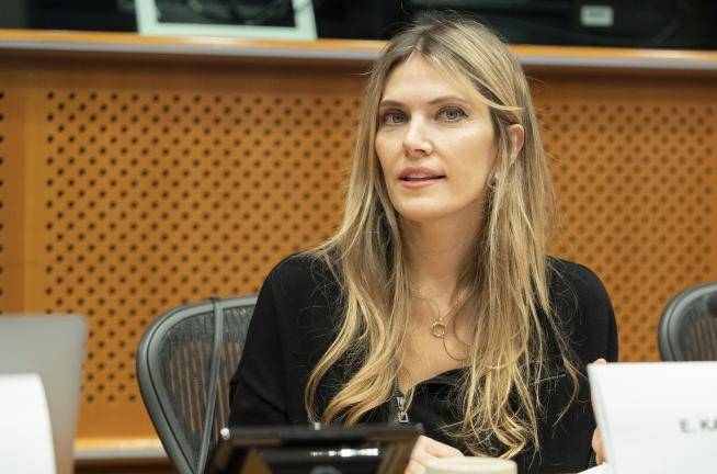 Parlamento Europeo destituyó a legisladora Eva Kaili del cargo de vicepresidenta por aparente recepción de sobornos