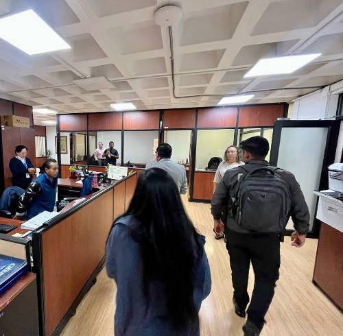 Agentes ingresaron a las oficinas del Municipio de Quito por un presunto delito de peculado.