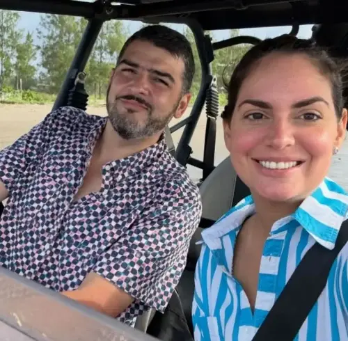 Aquiles Alvarez y su esposa, Fiorella Icaza.