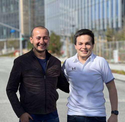 Para manejar su compañía, Alfonso Villalba y Christian Torres viven ahora en Miami y México, respectivamente. Son primos y el deseo de emprender juntó sus caminos.