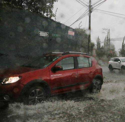 Fotografía refereencial que muestra la imagen de una calle inundada.