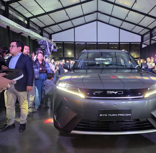 Exhibición en Ecuador de un vehículo de la marca BYD.