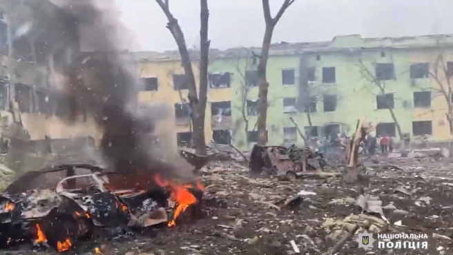 VIDEO: Rusia lanza ataque aéreo contra hospital infantil en Ucrania: hay niños en los escombros