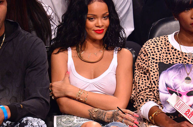 Rihanna, en polémica por foto junto a su sobrina