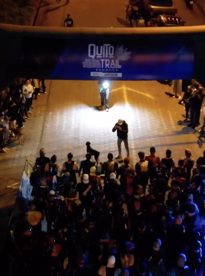 $!Captura de video del inicio del Quito Trail Ecuador by UTMB 2025, donde se ve a Rocky al inicio de la meta.