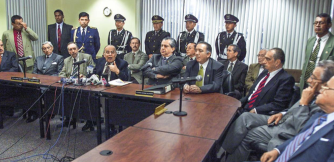 ¿Por qué la política metió las manos en las cortes del Ecuador durante los últimos 40 años?