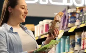 Clientes viviendo la experiencia de la Corporación Favorita.