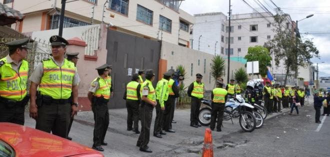 Diez cubanos en huelga de hambre por deportación