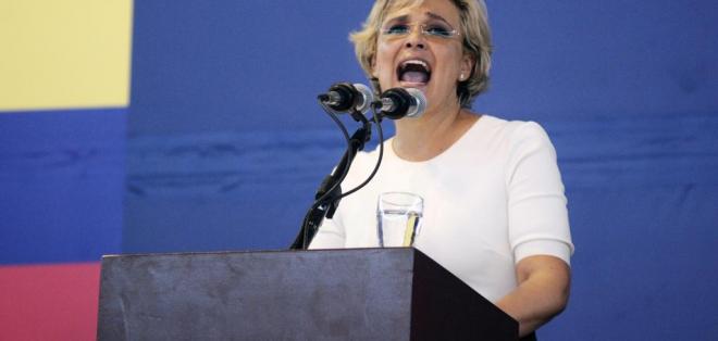 Viteri responde ‘sin maquillaje’ a críticas de Rafael Correa