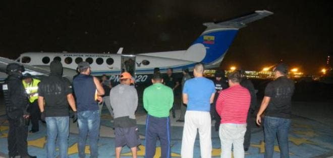 Detienen a ecuatorianos en aguas internacionales por droga