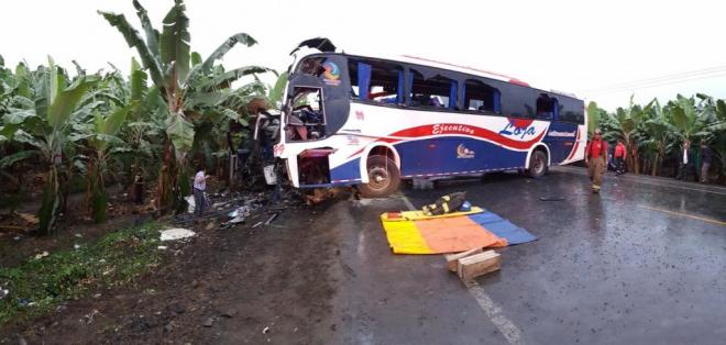 Un muerto y 35 heridos deja choque de buses en Machala