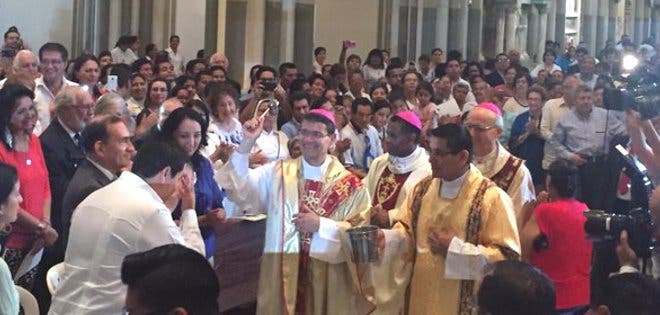 Monseñor Cabrera asume oficialmente arzobispado de Guayaquil