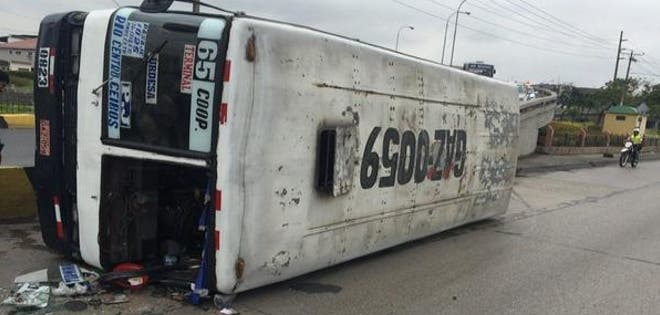 Un accidente de tránsito en Guayaquil deja dos heridos