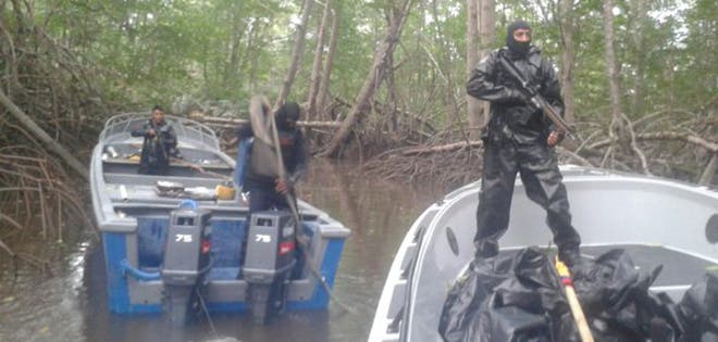 Armada frustra posible envío de sustancias ilegales