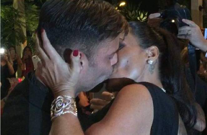 Mujer paga $100.000 para besar a Ricky Martin