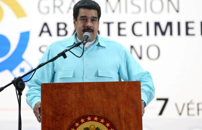 Maduro consulta sobre no asignar recursos al Parlamento