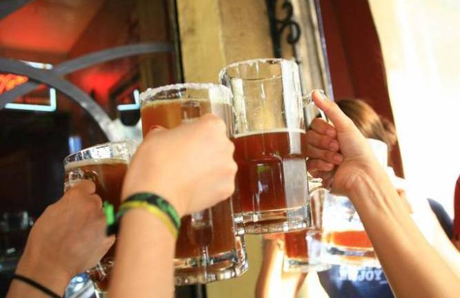 Vinicio Alvarado se pronuncia sobre la venta de alcohol