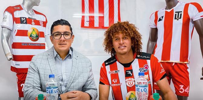 $!Davis Camacho, jugador de Técnico Universitario, ayuda a su padre a vender lotería en su tiempo libre en Babahoyo