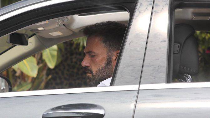 Ben Affleck captado llegando a su clínica de rehabilitación