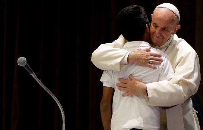 El papa a los niños: los inmigrantes no son peligrosos, están en peligro