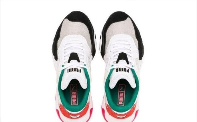 ¿Un retrato de Hitler en unos zapatos marca Puma?