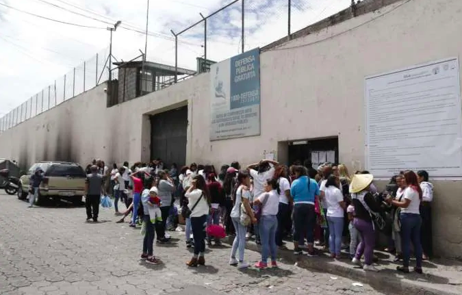 Riña entre PPL por motivos sentimentales deja 3 heridos en cárcel de El Inca
