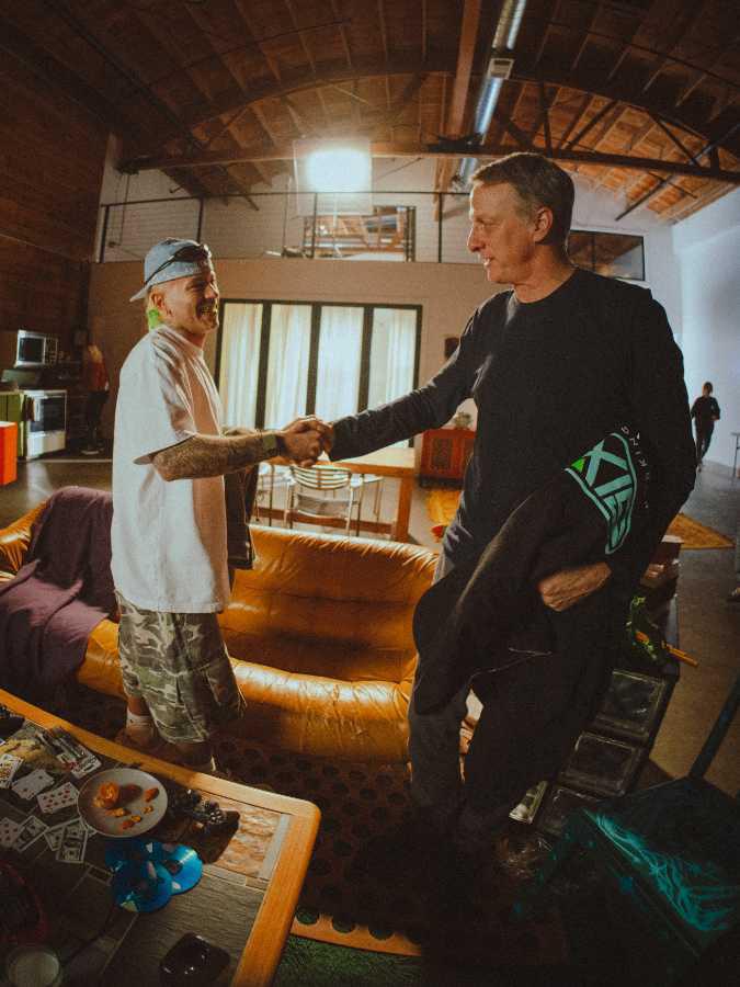 $!Las “coffee parties” de Feid en ciudades como Miami, Berlín y Milán han servido como espacios íntimos para compartir adelantos de su próximo proyecto musical.