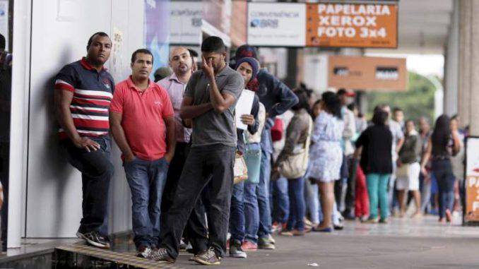 Ecuador registró 5,2 % de desempleo y 28,8 % de pobreza en 2021