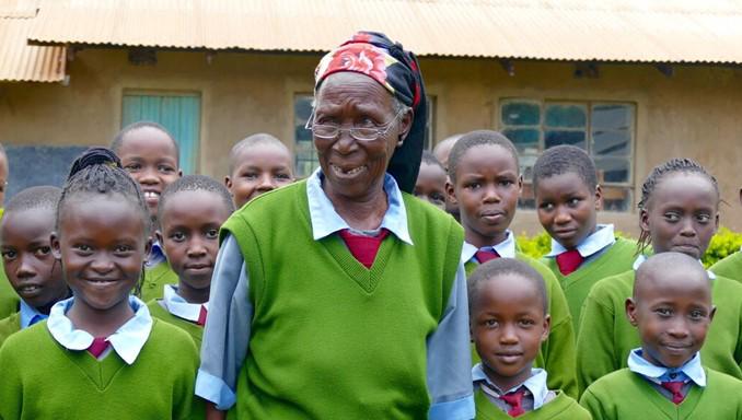 $!La estudiante de primaria más vieja del mundo muere en Kenia a los 99 años