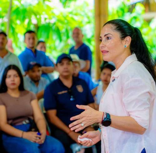Luisa González, excandidata presidencial, aspira a dirigir Manabí en las seccionales del 29 de noviembre.
