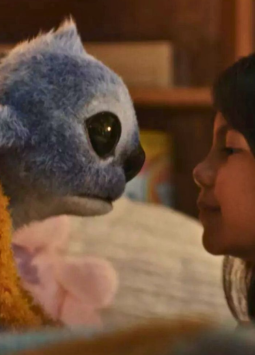 La entrañable historia de ‘Lilo &amp; Stitch’ regresa en formato live action, con Maia Kealoha debutando como Lilo en una comedia de aventuras que mezcla ternura, humor y ciencia ficción.
