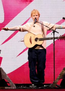 Ed Sheeran sorprendió al público puertorriqueño con la aparición especial de Daddy Yankee en su concierto.