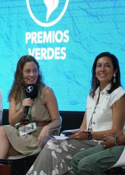 Fotografía durante un panel sobre biodiversidas en Premios Verdes, edición 2023.