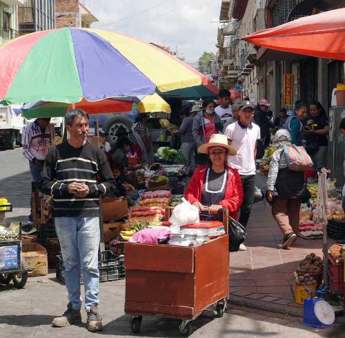 El 36% de los hogares percibe ingresos monetarios inferiores a un salario básico unificado.