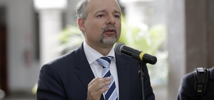 Organizaciones marcharán por salida de Espinosa del IESS