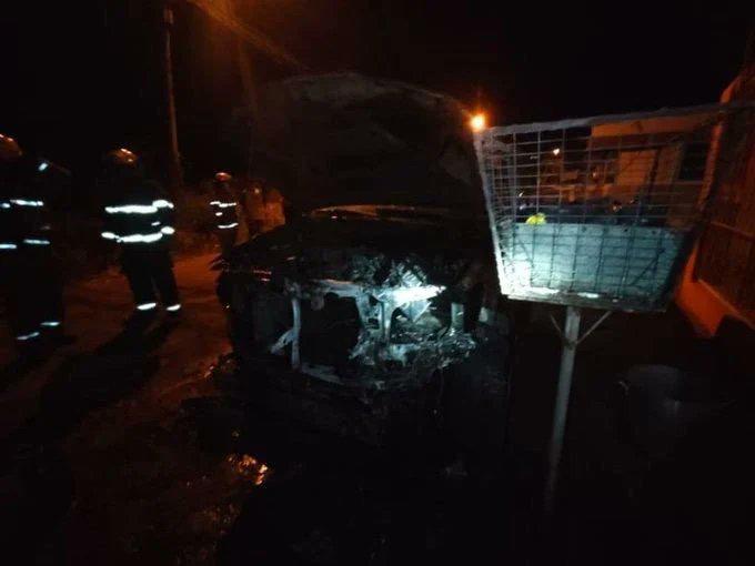 $!Frickson Erazo sufre atentado: queman camioneta del exfutbolista y disparan contra su casa