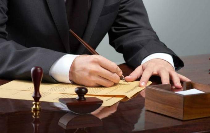 Sentencian a exnotario a 3 años de prisión por falsificación de documento