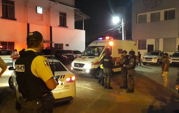 Daniel Salcedo y Joselyn Mieles llegan a Ecuador tras ser deportados; Fiscalía realiza allanamientos y toma versiones