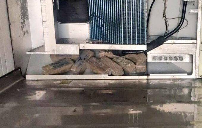 Policía halla más de 50 kilos de cocaína escondidos en un contenedor de banano que iba a Bulgaria