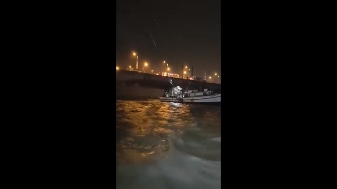 Puente de la Unidad Nacional cerró temporalmente por embarcaciones a la deriva